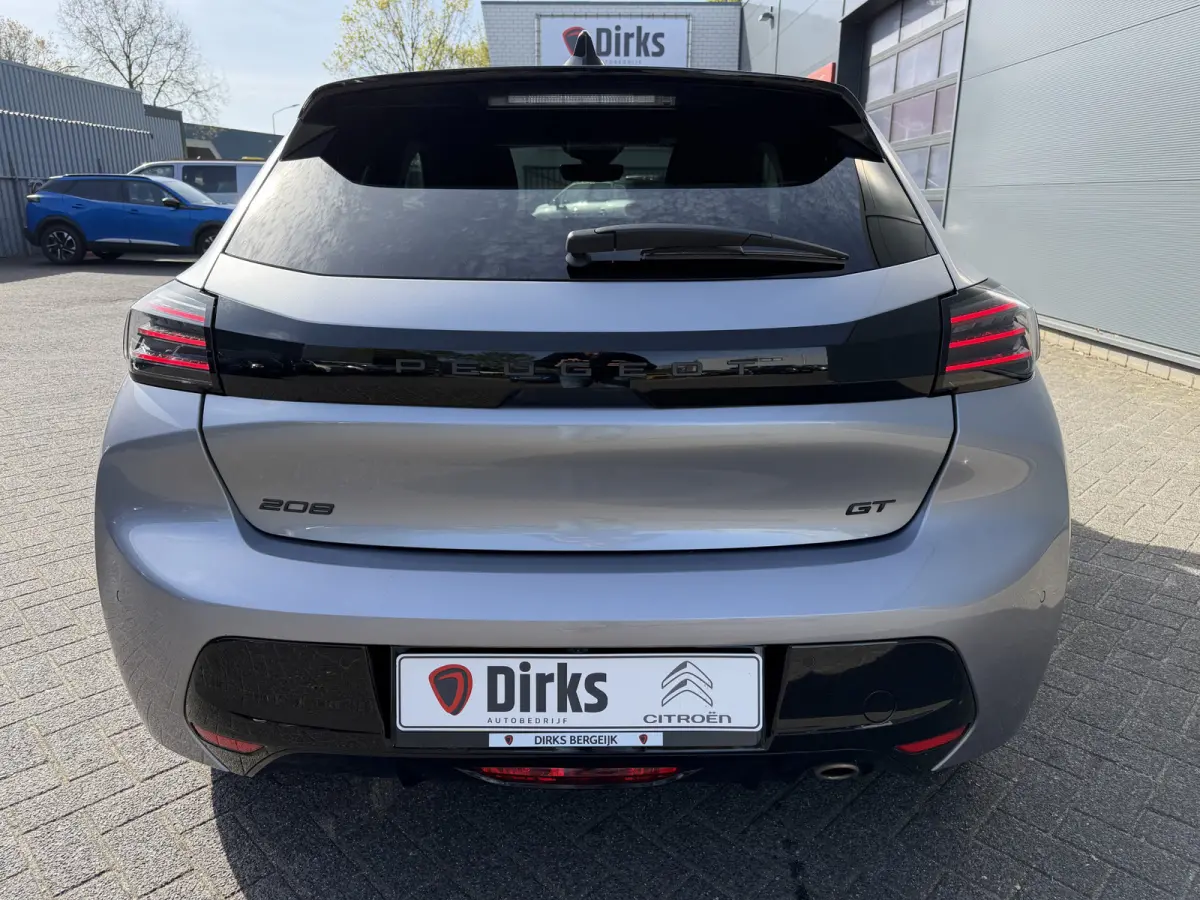 100pk GT (Camera - Keyless Entry - Parkeersensoren V+A - LED - Navigatie - Automatische Airco - Draadloos laden - Apple Carplay - 3D Cockpit)