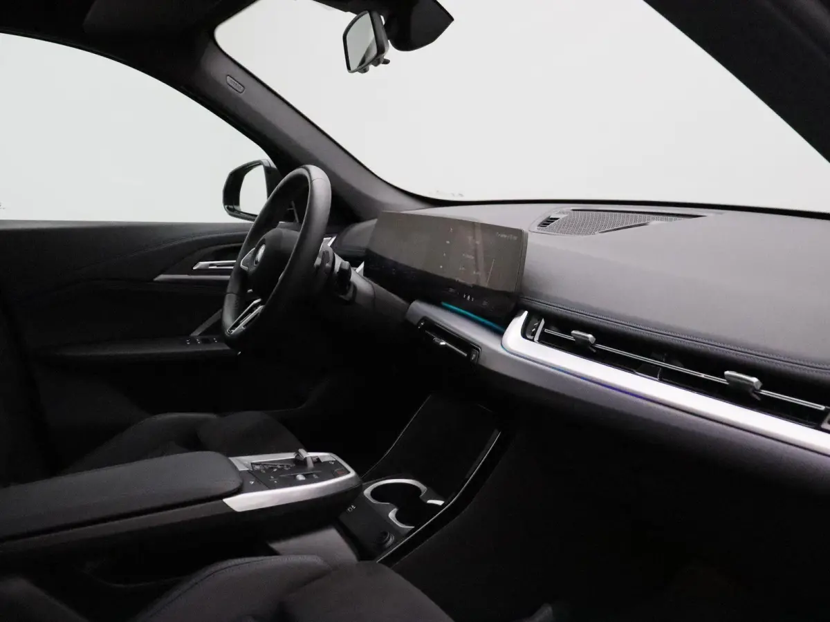 xDrive25e M Sportpakket | Travel Pack | Stuurwielrand Verwarmd | Achteruitrijcamera | Panoramadak | Harman Kardon | 18''