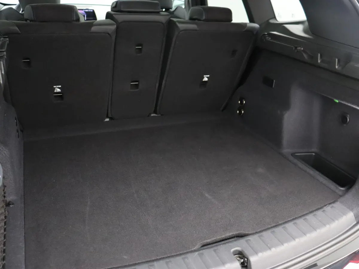 xDrive25e M Sportpakket | Travel Pack | Stuurwielrand Verwarmd | Achteruitrijcamera | Panoramadak | Harman Kardon | 18''