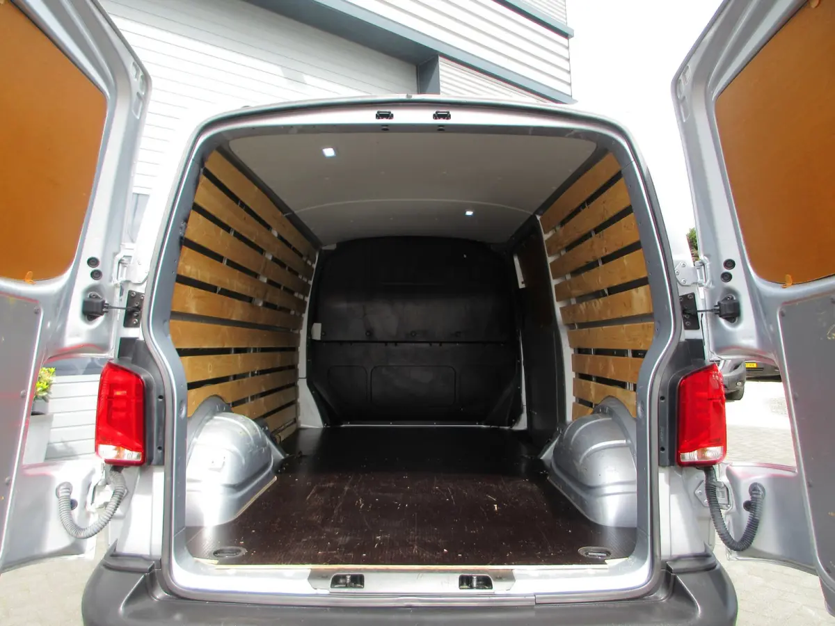 2.0 TDI L2, 150pk, Automaat, Airco, Navigatie, Camera, 3-Zits.