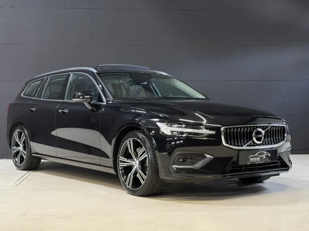 2.0 B3 R-Design | Trekhaak | Panoramadak | Apple Carplay | Leder