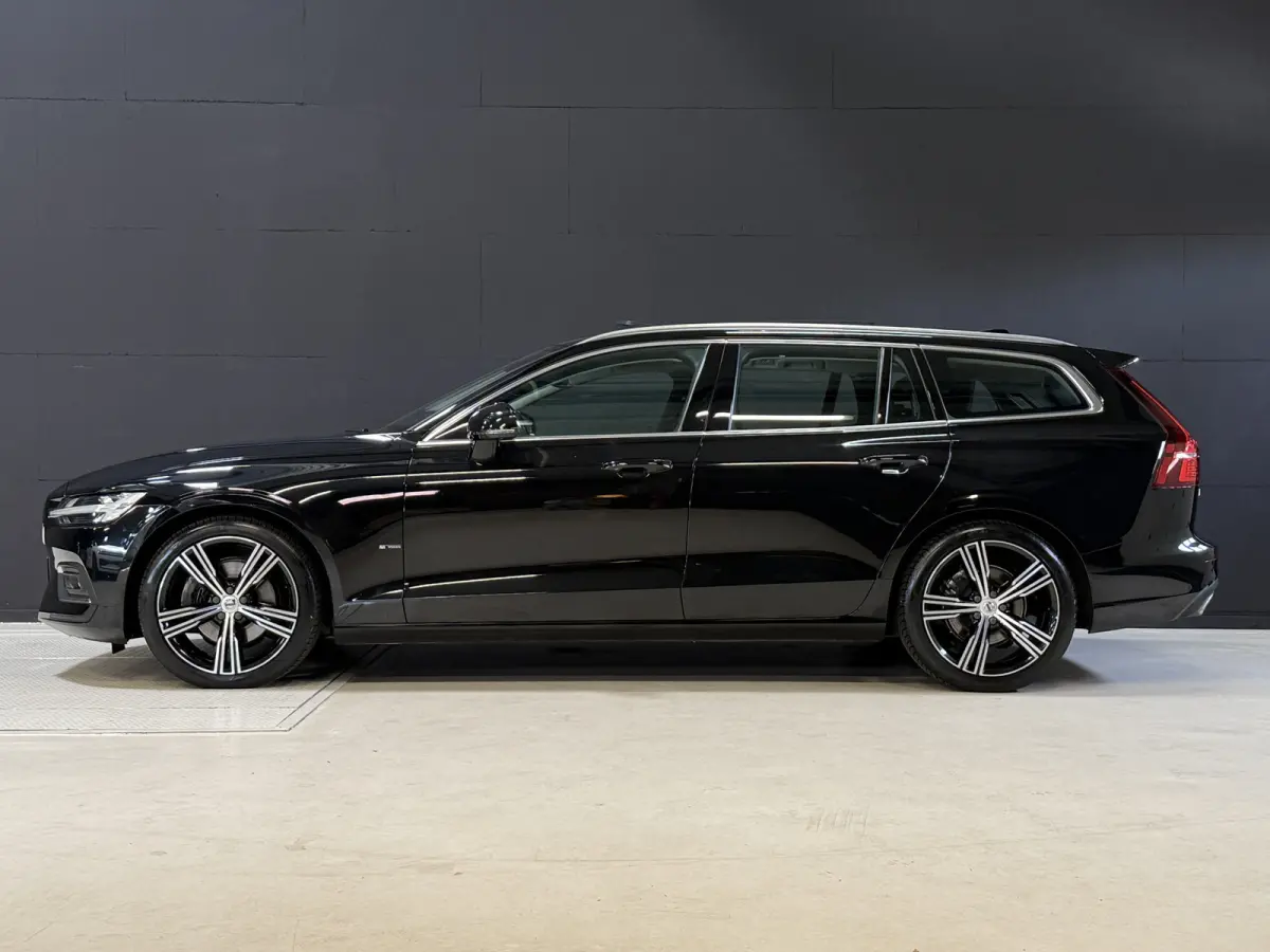 2.0 B3 R-Design | Trekhaak | Panoramadak | Apple Carplay | Leder