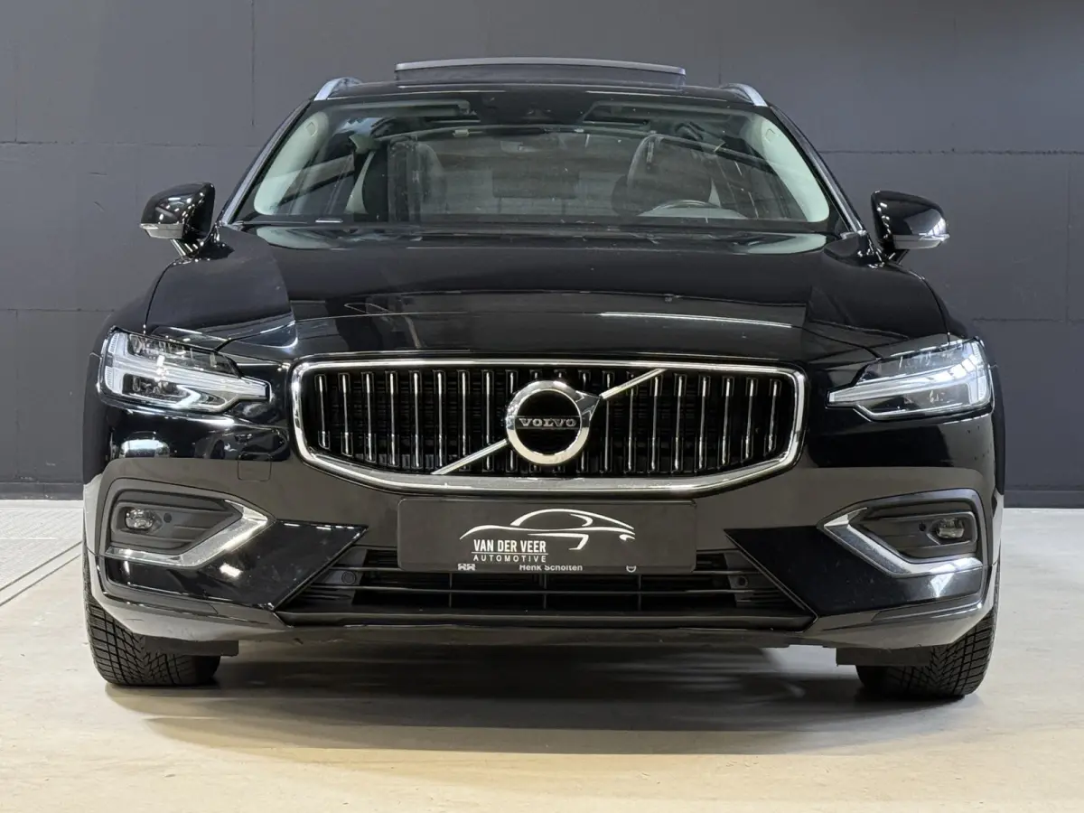 2.0 B3 R-Design | Trekhaak | Panoramadak | Apple Carplay | Leder