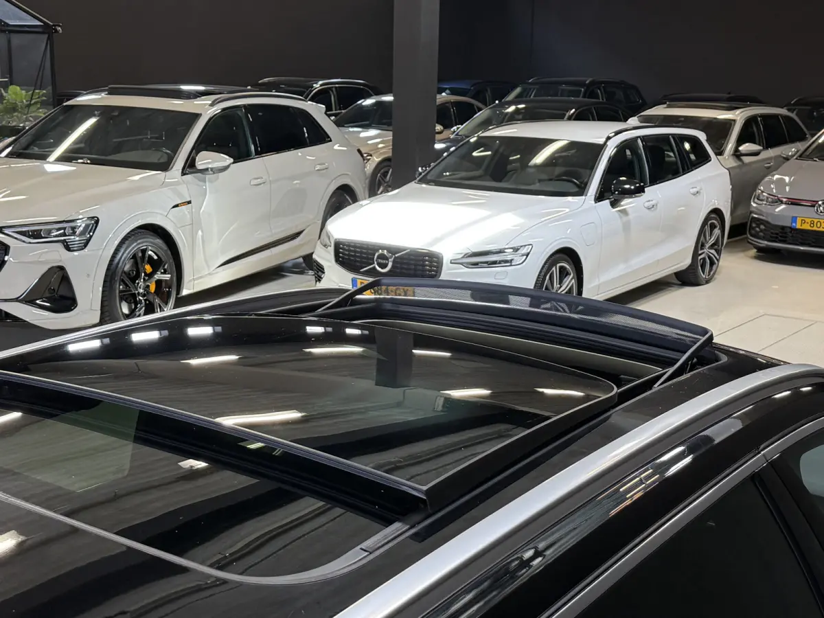 2.0 B3 R-Design | Trekhaak | Panoramadak | Apple Carplay | Leder