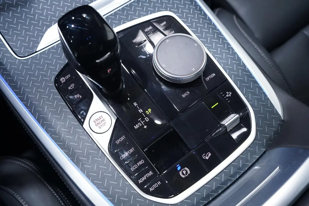xDrive40i M Sport NAP M Stoelen Carbon spiegels Leder dashbord Massage Standverwarming Bowers & Wilkins Night Vision Rijklaar Trekhaak Panodak