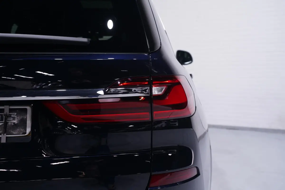 xDrive40i M Sport NAP M Stoelen Carbon spiegels Leder dashbord Massage Standverwarming Bowers & Wilkins Night Vision Rijklaar Trekhaak Panodak