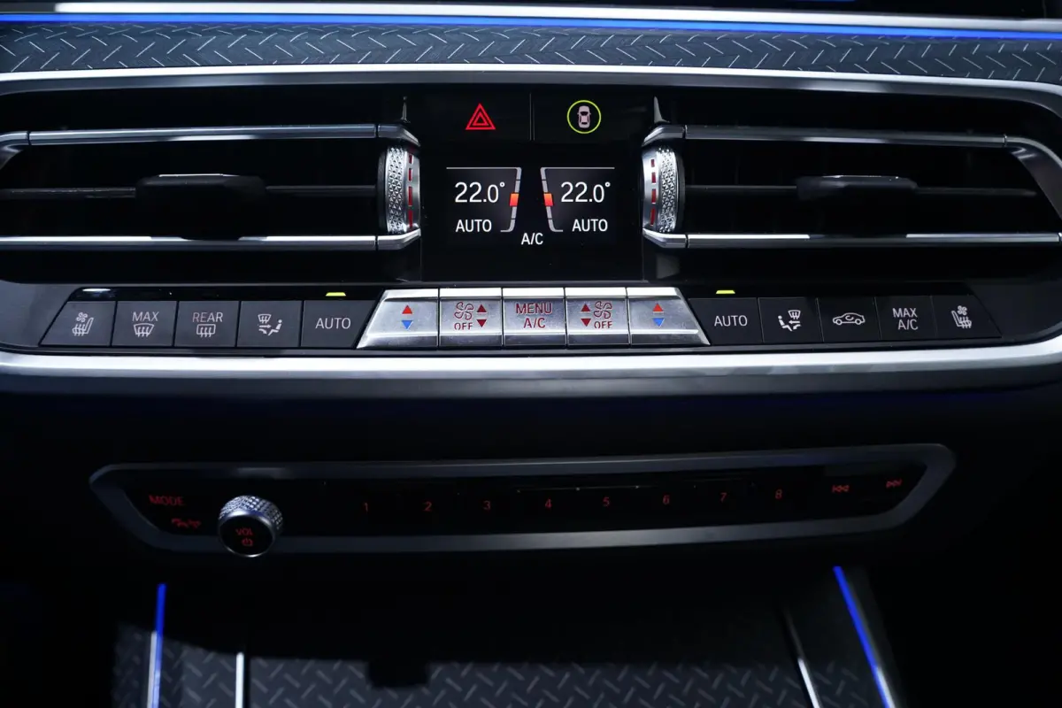 xDrive40i M Sport NAP M Stoelen Carbon spiegels Leder dashbord Massage Standverwarming Bowers & Wilkins Night Vision Rijklaar Trekhaak Panodak