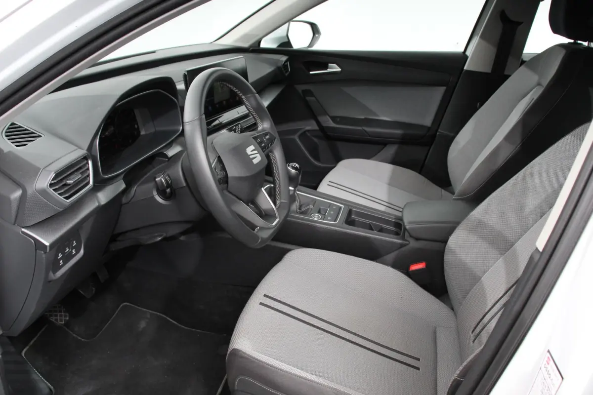 1.0 TSI Style Nieuw Type ! Navigatie Climate control Cruise adaptive Led Virtual Cockpit Lichtmetalen Velgen Parkeer sensoren Getinte ruiten