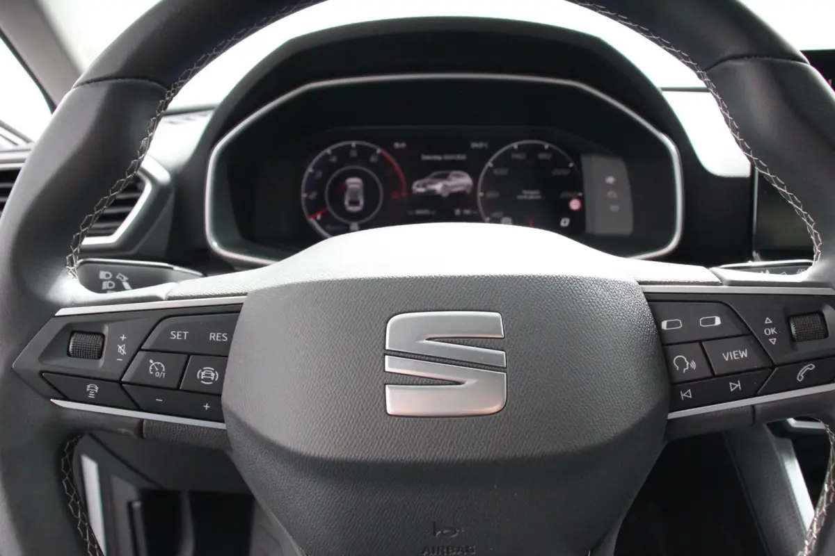 1.0 TSI Style Nieuw Type ! Navigatie Climate control Cruise adaptive Led Virtual Cockpit Lichtmetalen Velgen Parkeer sensoren Getinte ruiten