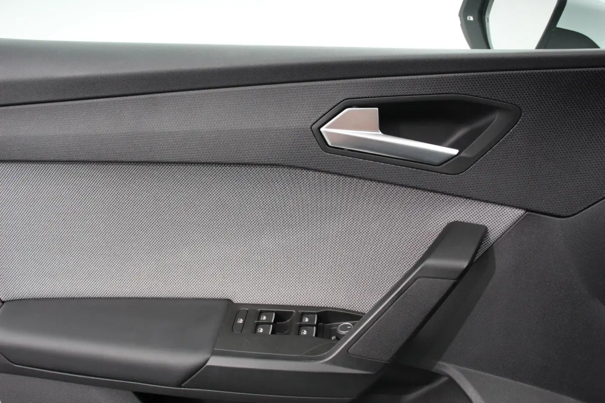 1.0 TSI Style Nieuw Type ! Navigatie Climate control Cruise adaptive Led Virtual Cockpit Lichtmetalen Velgen Parkeer sensoren Getinte ruiten