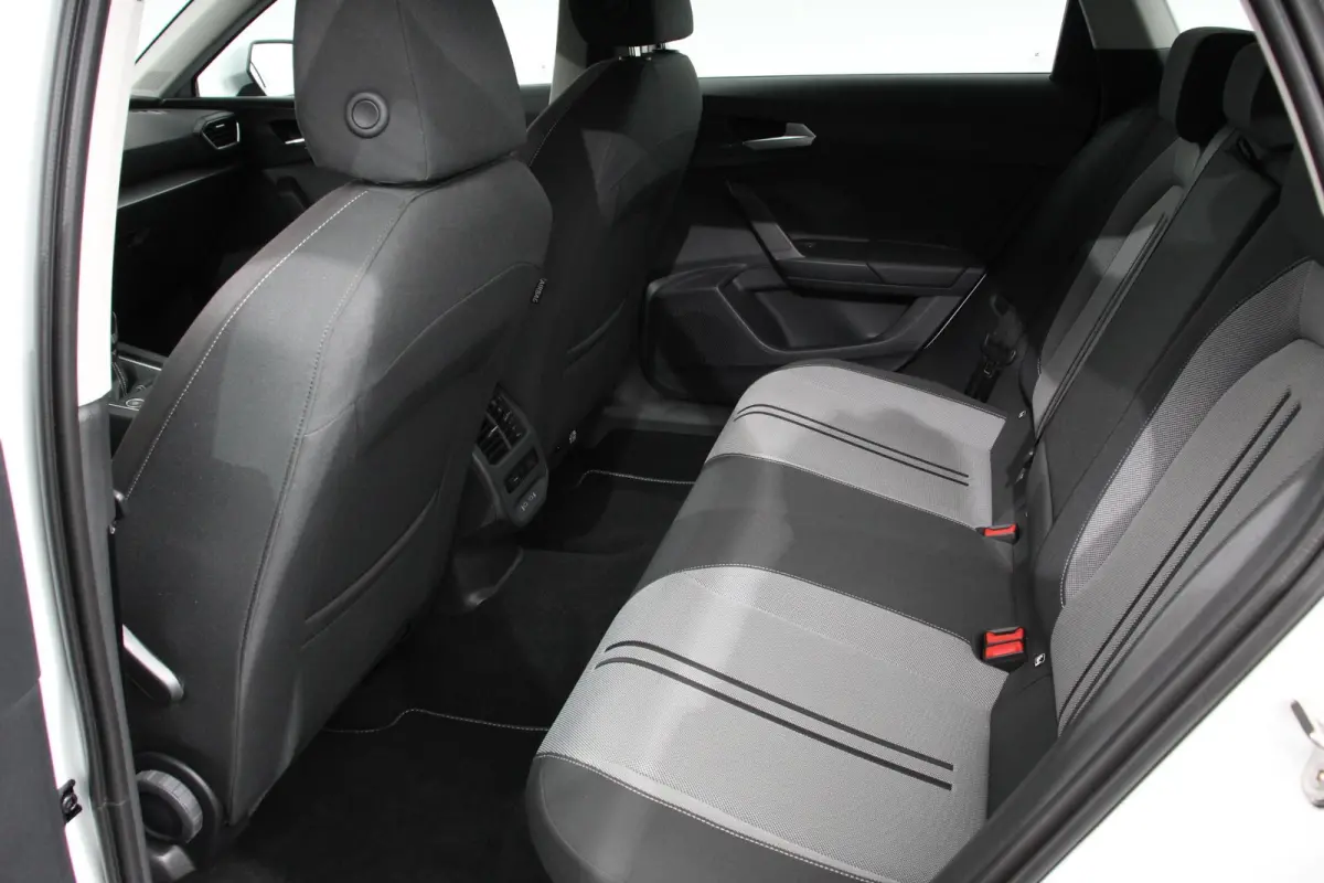 1.0 TSI Style Nieuw Type ! Navigatie Climate control Cruise adaptive Led Virtual Cockpit Lichtmetalen Velgen Parkeer sensoren Getinte ruiten