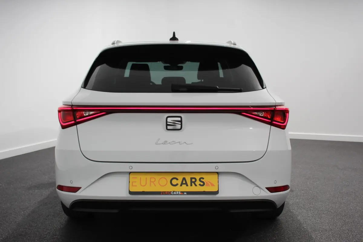 1.0 TSI Style Nieuw Type ! Navigatie Climate control Cruise adaptive Led Virtual Cockpit Lichtmetalen Velgen Parkeer sensoren Getinte ruiten