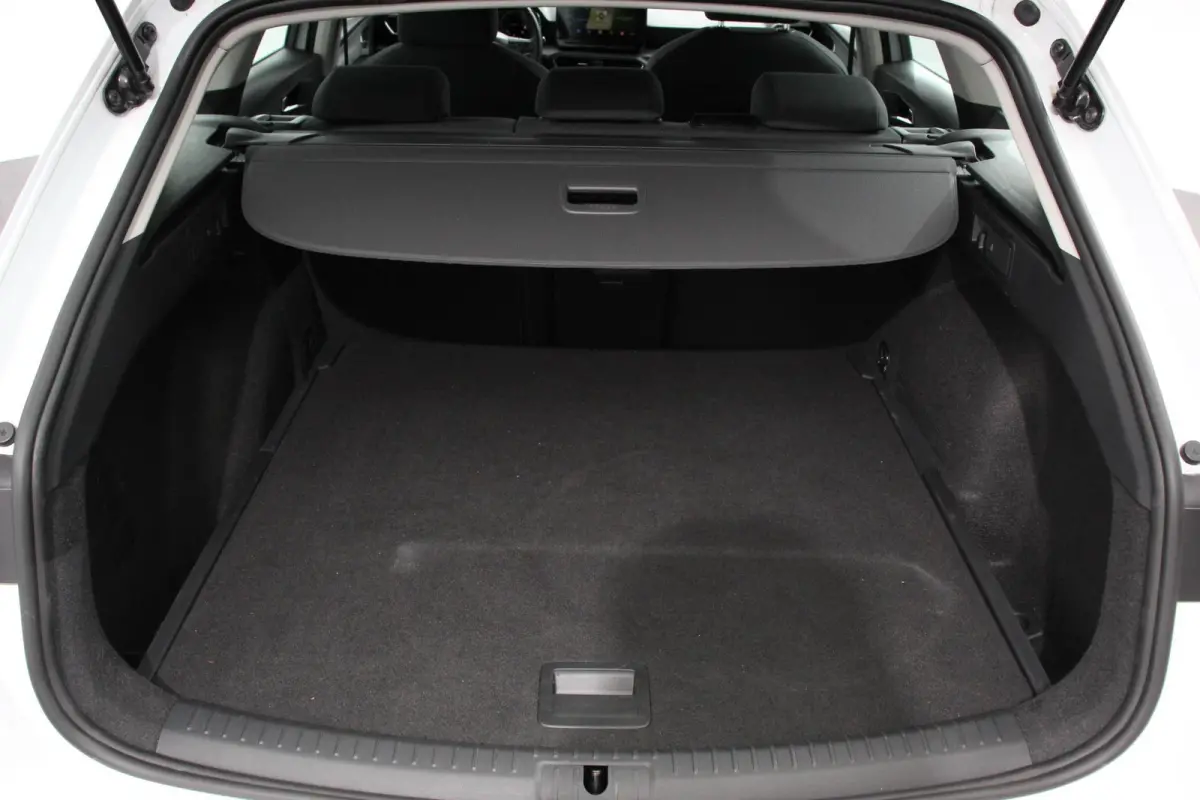 1.0 TSI Style Nieuw Type ! Navigatie Climate control Cruise adaptive Led Virtual Cockpit Lichtmetalen Velgen Parkeer sensoren Getinte ruiten