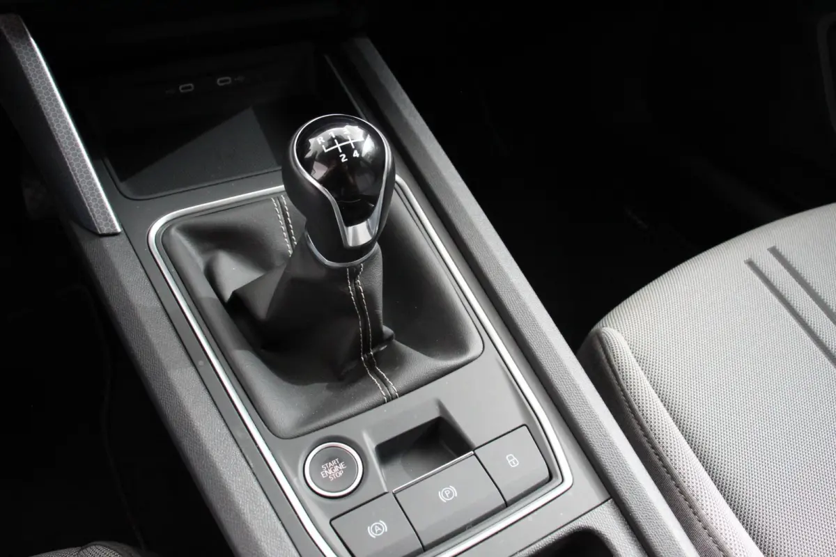 1.0 TSI Style Nieuw Type ! Navigatie Climate control Cruise adaptive Led Virtual Cockpit Lichtmetalen Velgen Parkeer sensoren Getinte ruiten