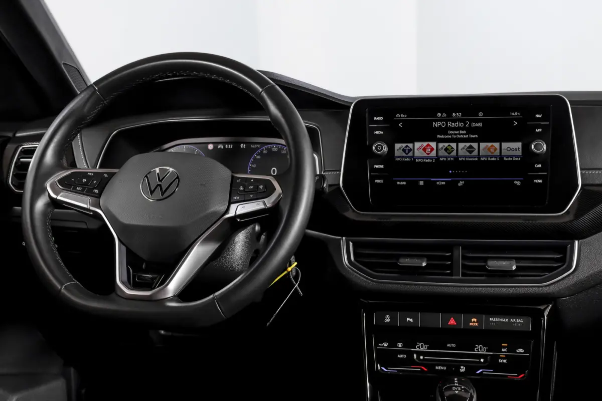 1.0 TSI 115 PK R-Line - Automaat | Dig. Cockpit | Adapt. Cruise | Camera | PDC | App. Connect | ECC | DAB | LM 18" | 3952