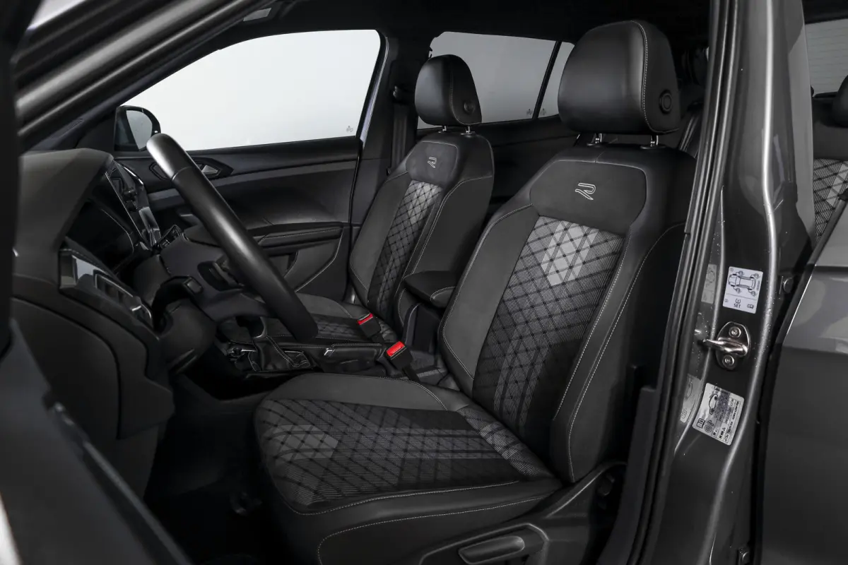1.0 TSI 115 PK R-Line - Automaat | Dig. Cockpit | Adapt. Cruise | Camera | PDC | App. Connect | ECC | DAB | LM 18" | 3952