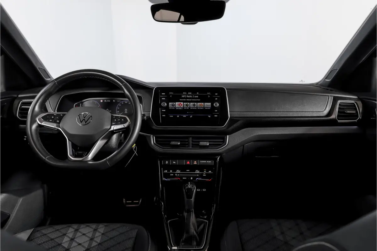 1.0 TSI 115 PK R-Line - Automaat | Dig. Cockpit | Adapt. Cruise | Camera | PDC | App. Connect | ECC | DAB | LM 18" | 3952