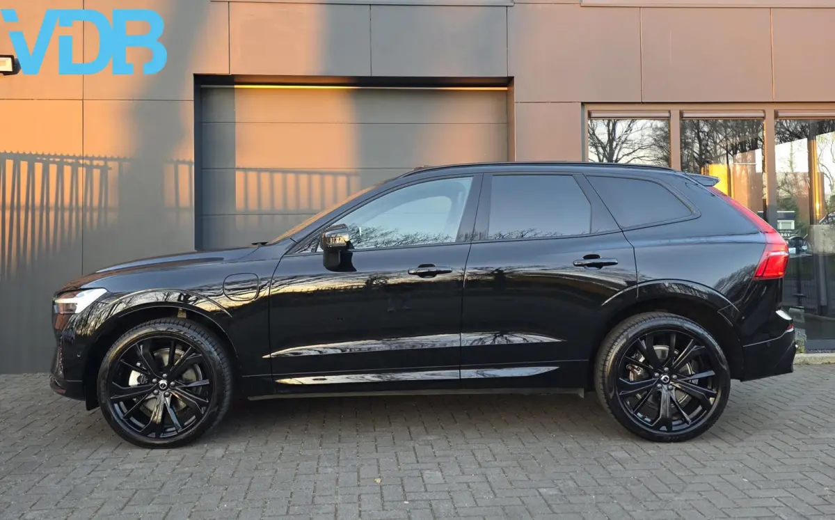 2.0 T8 Plug-in hybrid AWD Plus BLACK EDITION VOL