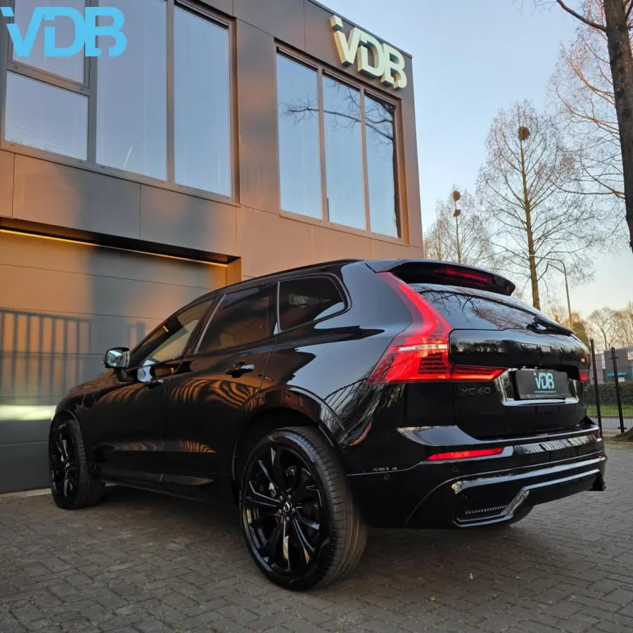 2.0 T8 Plug-in hybrid AWD Plus BLACK EDITION VOL