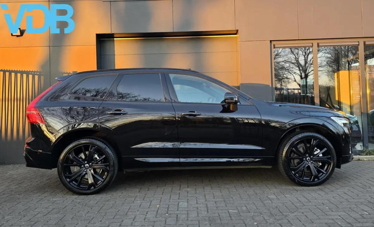 2.0 T8 Plug-in hybrid AWD Plus BLACK EDITION VOL