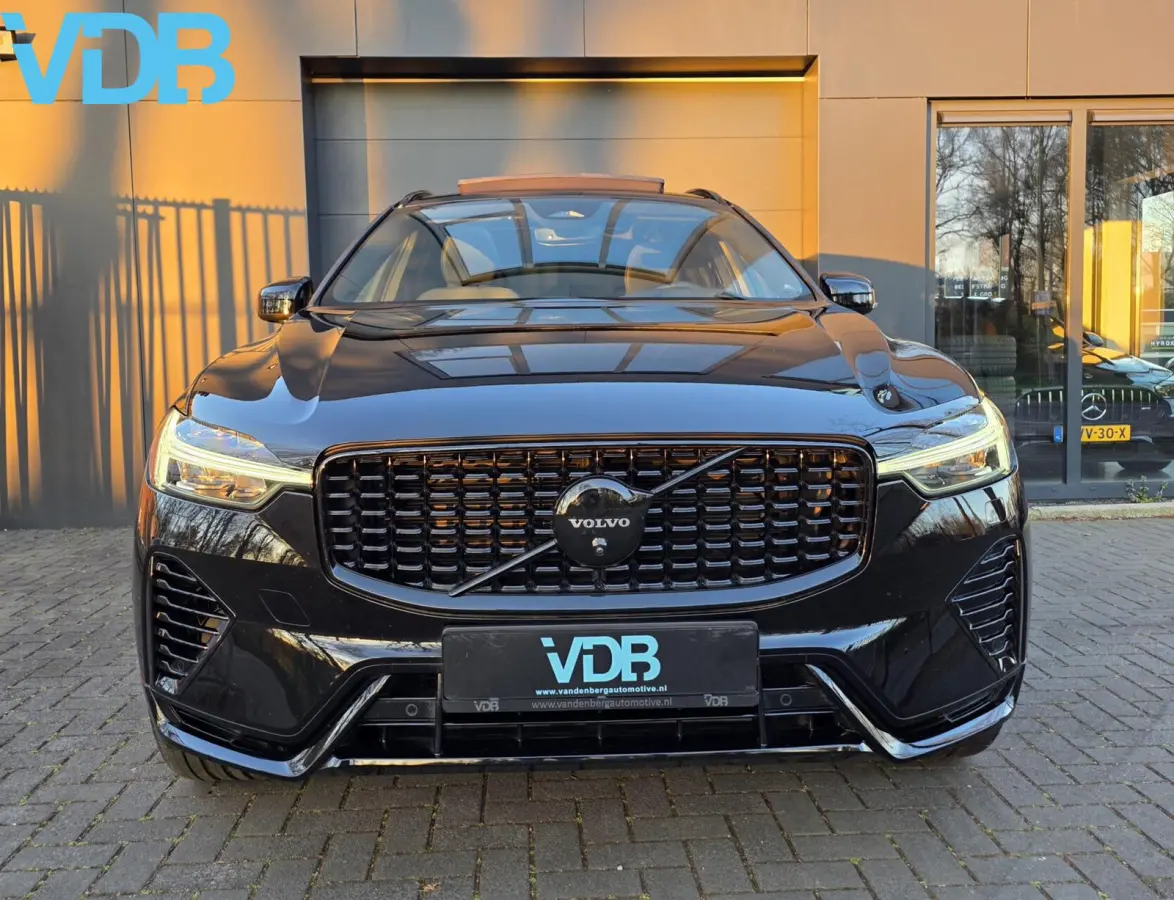2.0 T8 Plug-in hybrid AWD Plus BLACK EDITION VOL