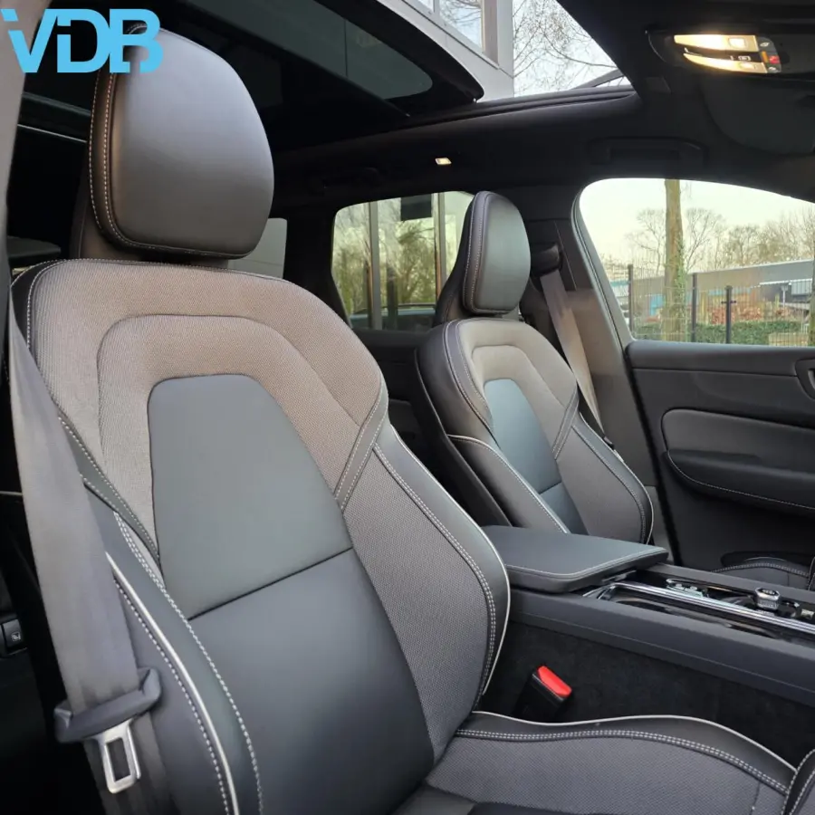 2.0 T8 Plug-in hybrid AWD Plus BLACK EDITION VOL