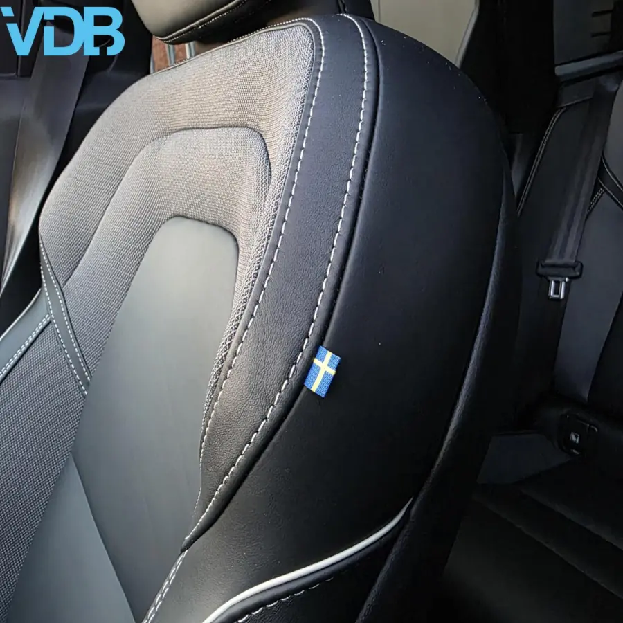2.0 T8 Plug-in hybrid AWD Plus BLACK EDITION VOL