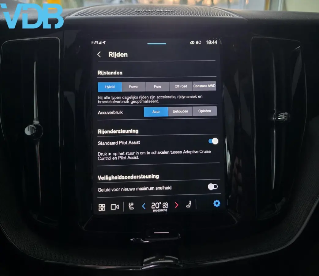 2.0 T8 Plug-in hybrid AWD Plus BLACK EDITION VOL