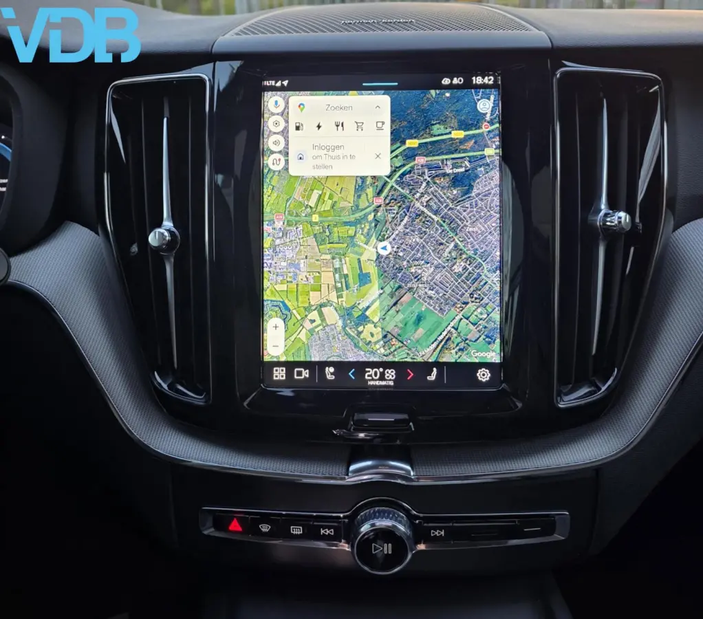 2.0 T8 Plug-in hybrid AWD Plus BLACK EDITION VOL