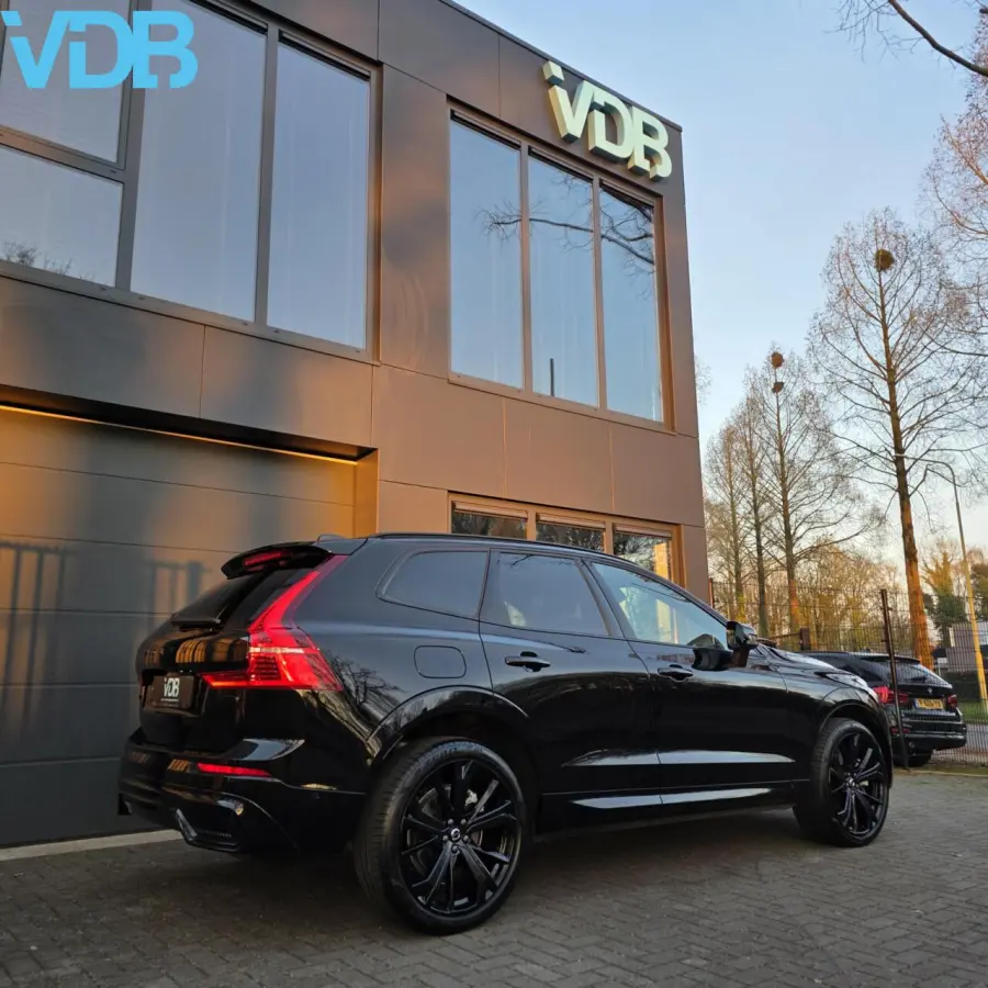 2.0 T8 Plug-in hybrid AWD Plus BLACK EDITION VOL
