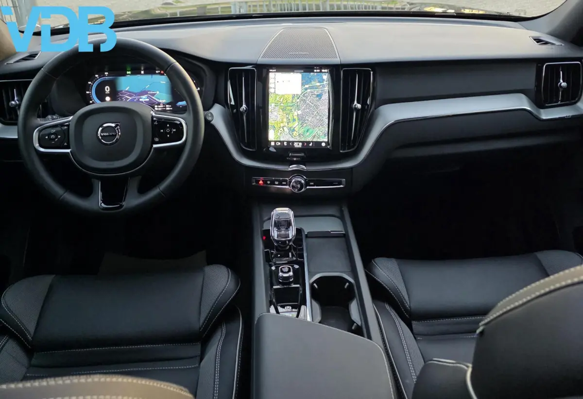 2.0 T8 Plug-in hybrid AWD Plus BLACK EDITION VOL