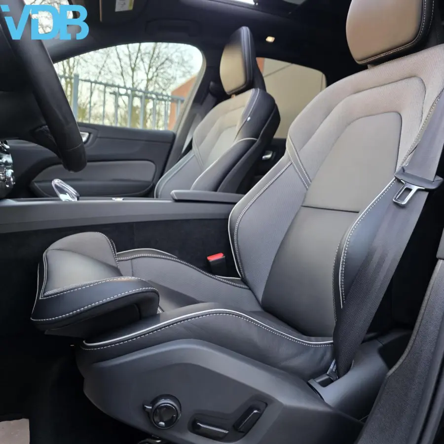 2.0 T8 Plug-in hybrid AWD Plus BLACK EDITION VOL