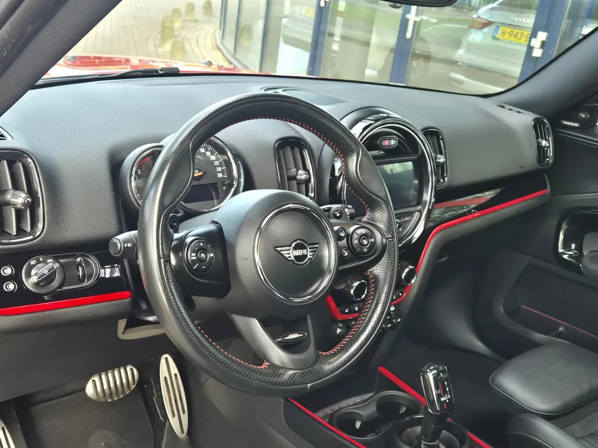 Mini 2.0 Cooper S JCW Hammersmith | Panoramadak | Leder | PDC | ECC | LM Velgen | Stoelverwarming | Navigatie |
