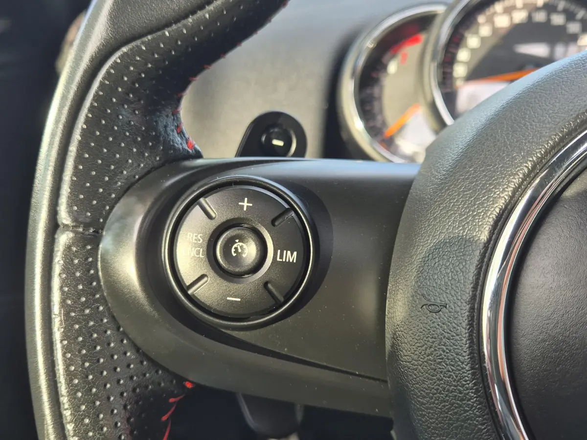 Mini 2.0 Cooper S JCW Hammersmith | Panoramadak | Leder | PDC | ECC | LM Velgen | Stoelverwarming | Navigatie |