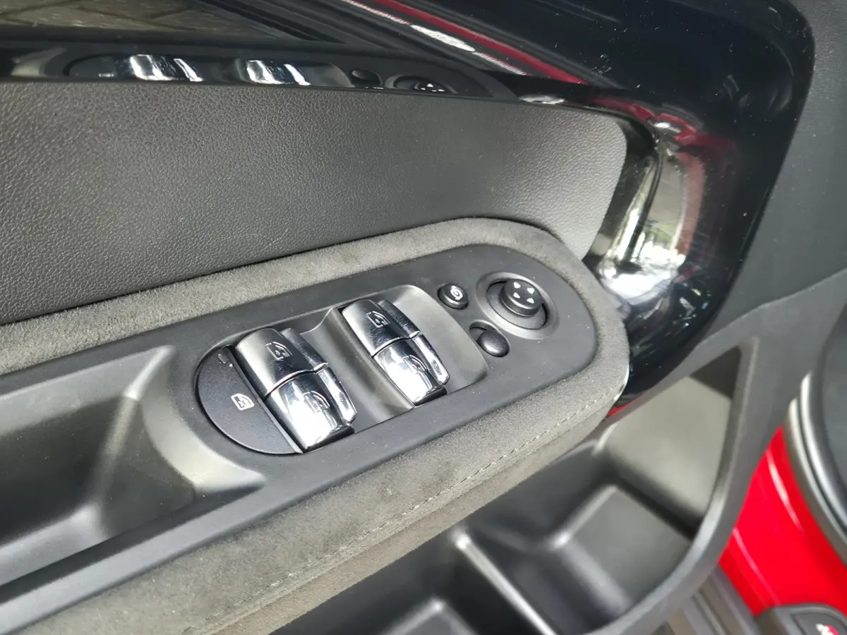 Mini 2.0 Cooper S JCW Hammersmith | Panoramadak | Leder | PDC | ECC | LM Velgen | Stoelverwarming | Navigatie |