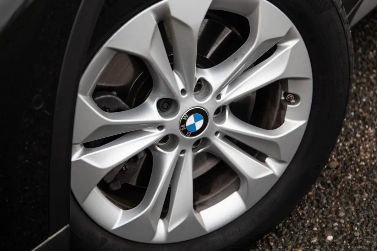 xDrive25e Executive X CAMERA / CARPLAY / HEAD UP DISPLAY / LEDER / LED / CRUISE CONTROLE / STOELVERWARMING