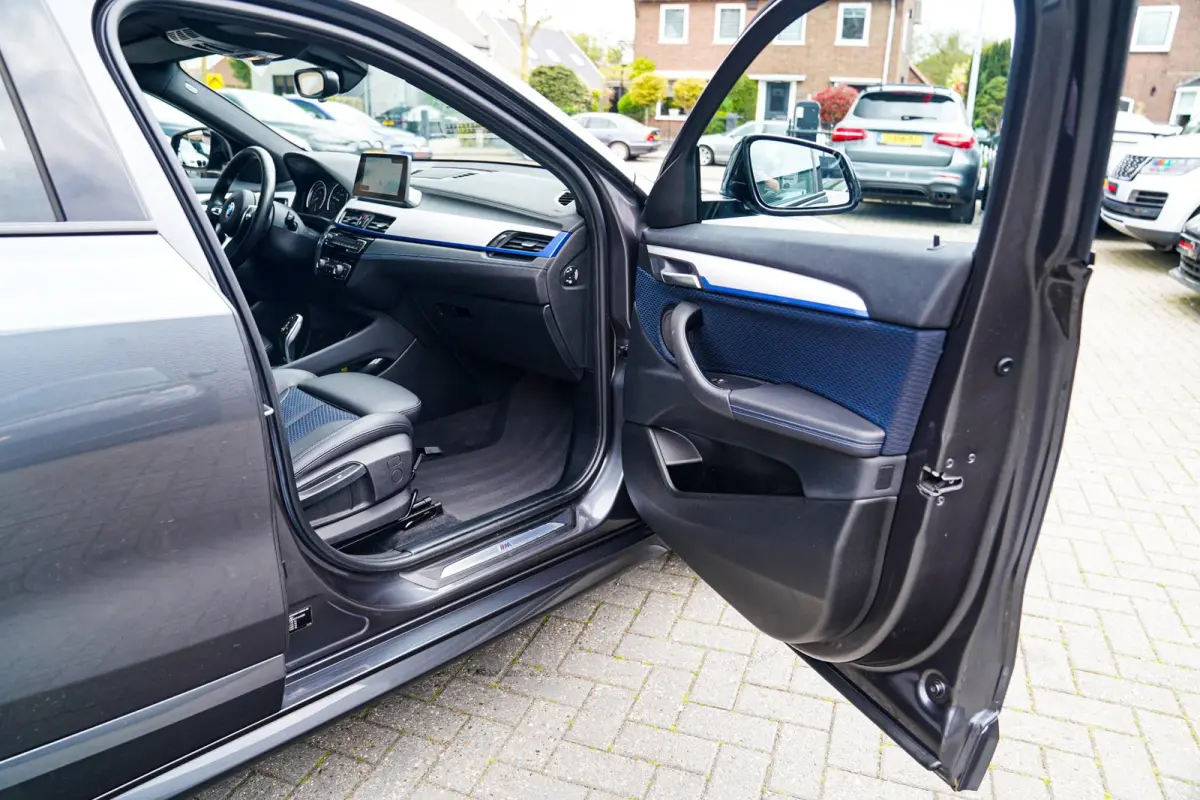 XDrive20i High Executive | Stoelverwarming | Panorama | Head Up Display | M Sport onderstel | M Sport pakket
