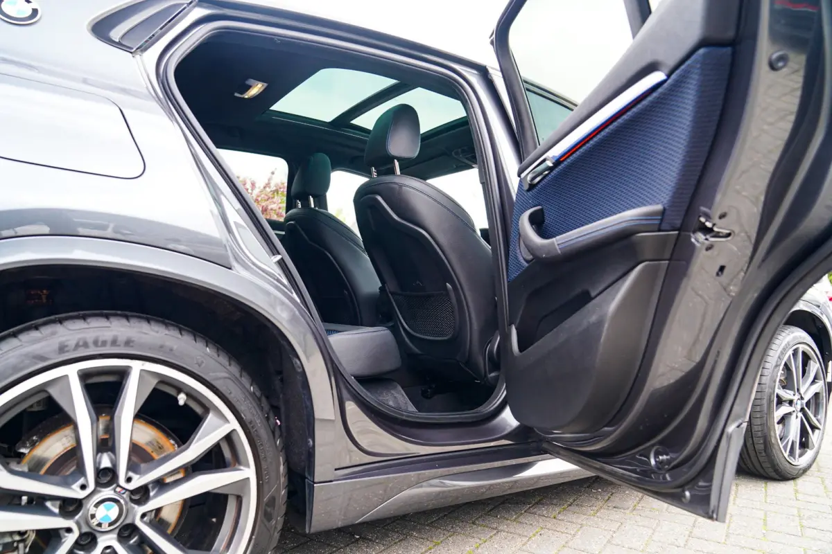 XDrive20i High Executive | Stoelverwarming | Panorama | Head Up Display | M Sport onderstel | M Sport pakket
