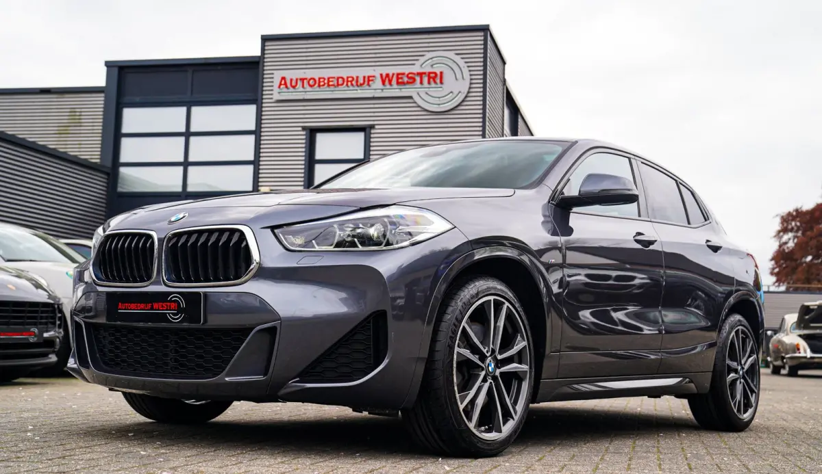 XDrive20i High Executive | Stoelverwarming | Panorama | Head Up Display | M Sport onderstel | M Sport pakket