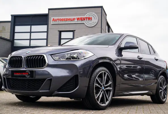 XDrive20i High Executive | Stoelverwarming | Panorama | Head Up Display | M Sport onderstel | M Sport pakket