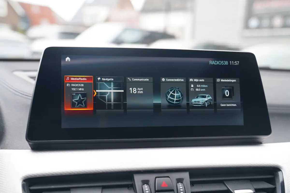 XDrive20i High Executive | Stoelverwarming | Panorama | Head Up Display | M Sport onderstel | M Sport pakket