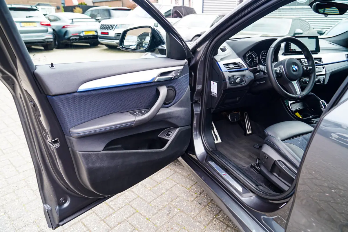 XDrive20i High Executive | Stoelverwarming | Panorama | Head Up Display | M Sport onderstel | M Sport pakket