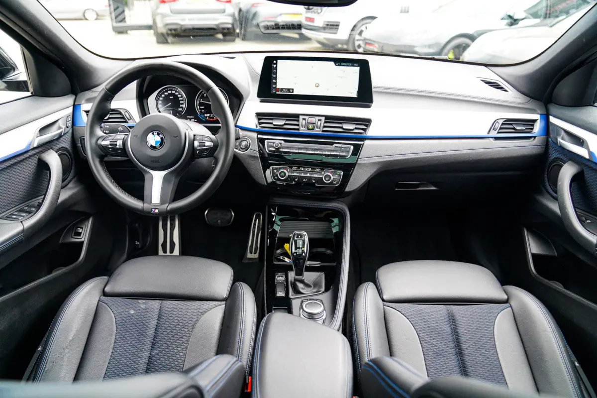 XDrive20i High Executive | Stoelverwarming | Panorama | Head Up Display | M Sport onderstel | M Sport pakket