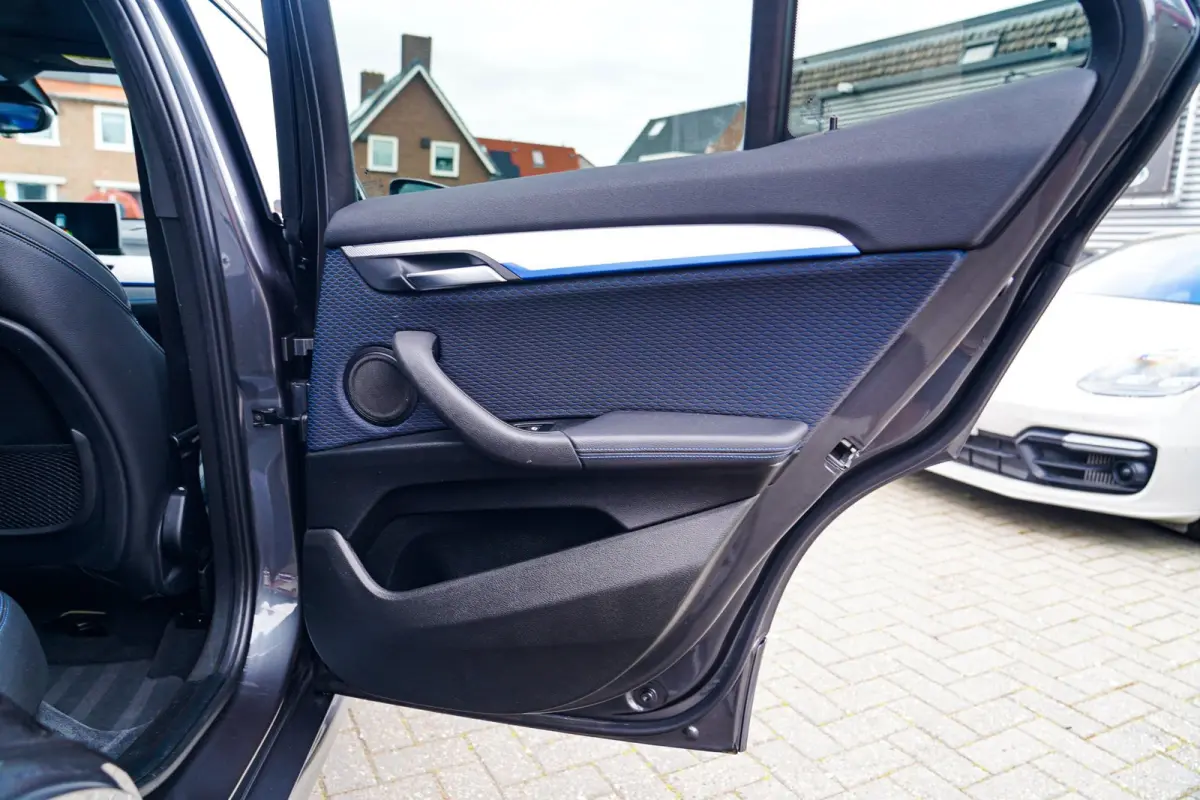 XDrive20i High Executive | Stoelverwarming | Panorama | Head Up Display | M Sport onderstel | M Sport pakket