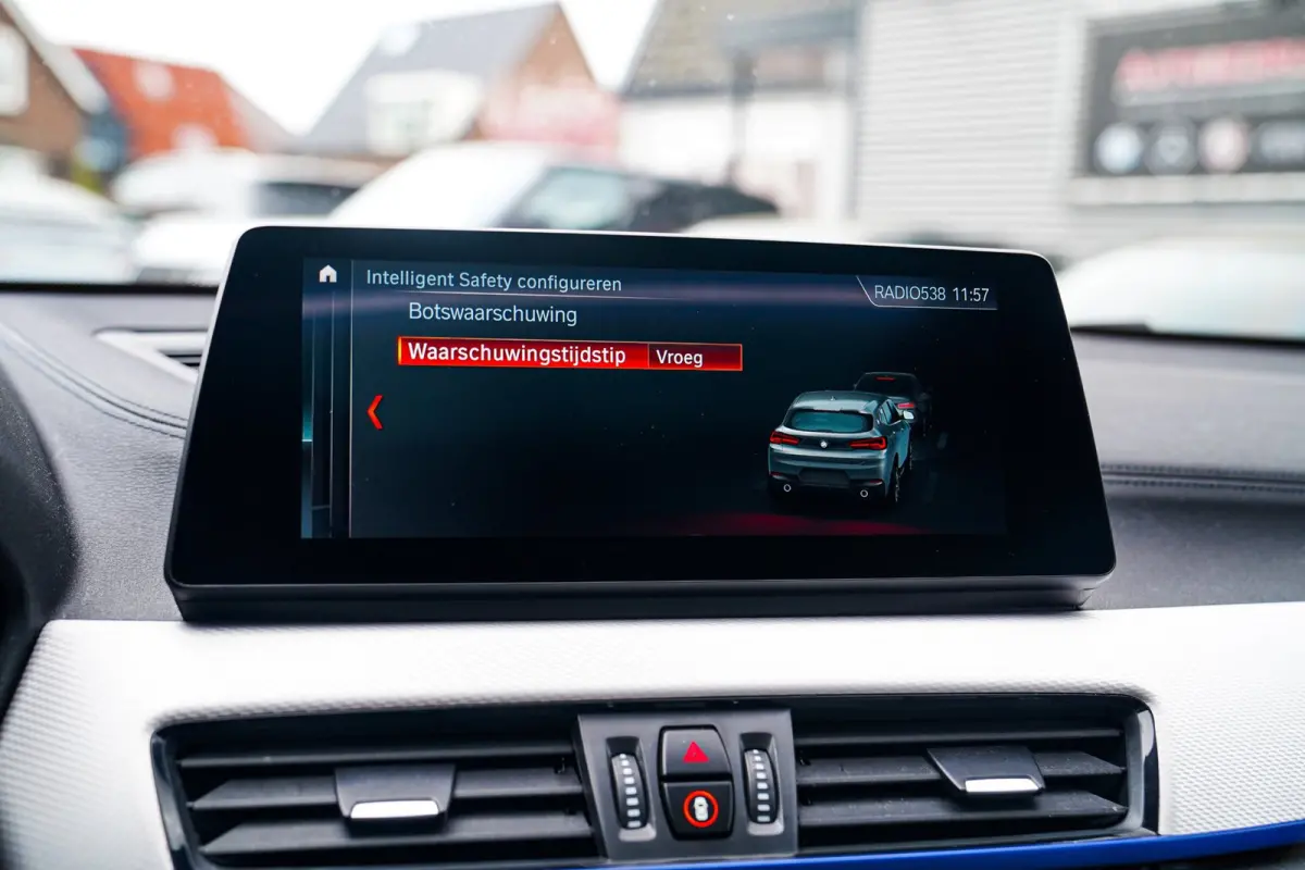 XDrive20i High Executive | Stoelverwarming | Panorama | Head Up Display | M Sport onderstel | M Sport pakket