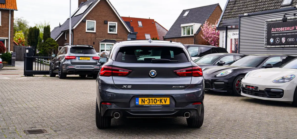 XDrive20i High Executive | Stoelverwarming | Panorama | Head Up Display | M Sport onderstel | M Sport pakket