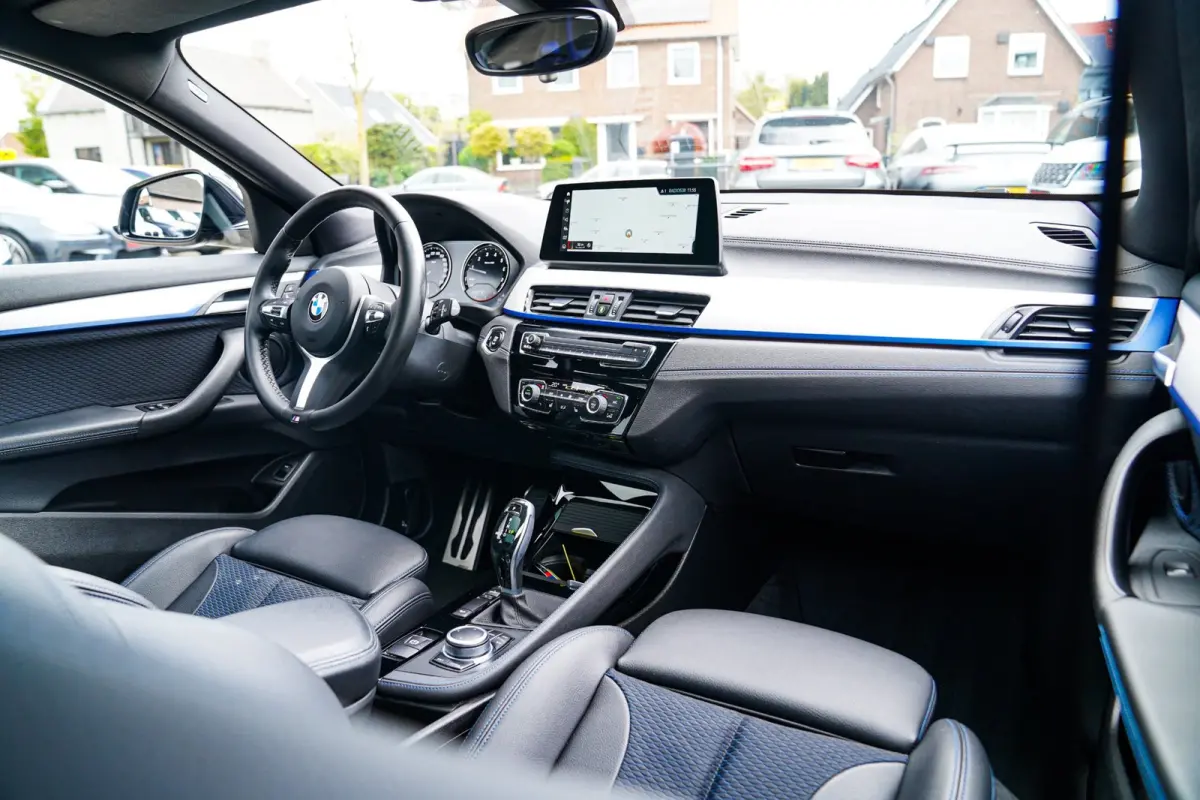 XDrive20i High Executive | Stoelverwarming | Panorama | Head Up Display | M Sport onderstel | M Sport pakket