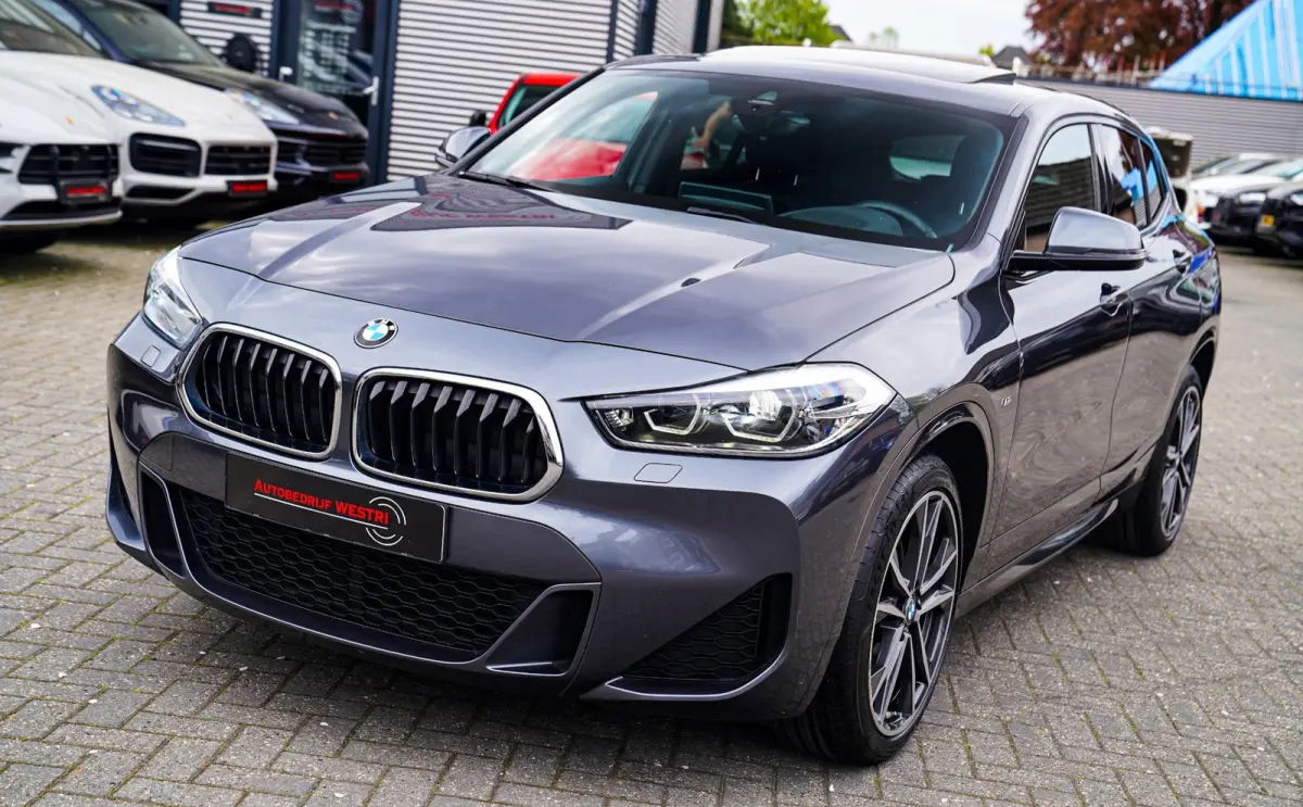 XDrive20i High Executive | Stoelverwarming | Panorama | Head Up Display | M Sport onderstel | M Sport pakket