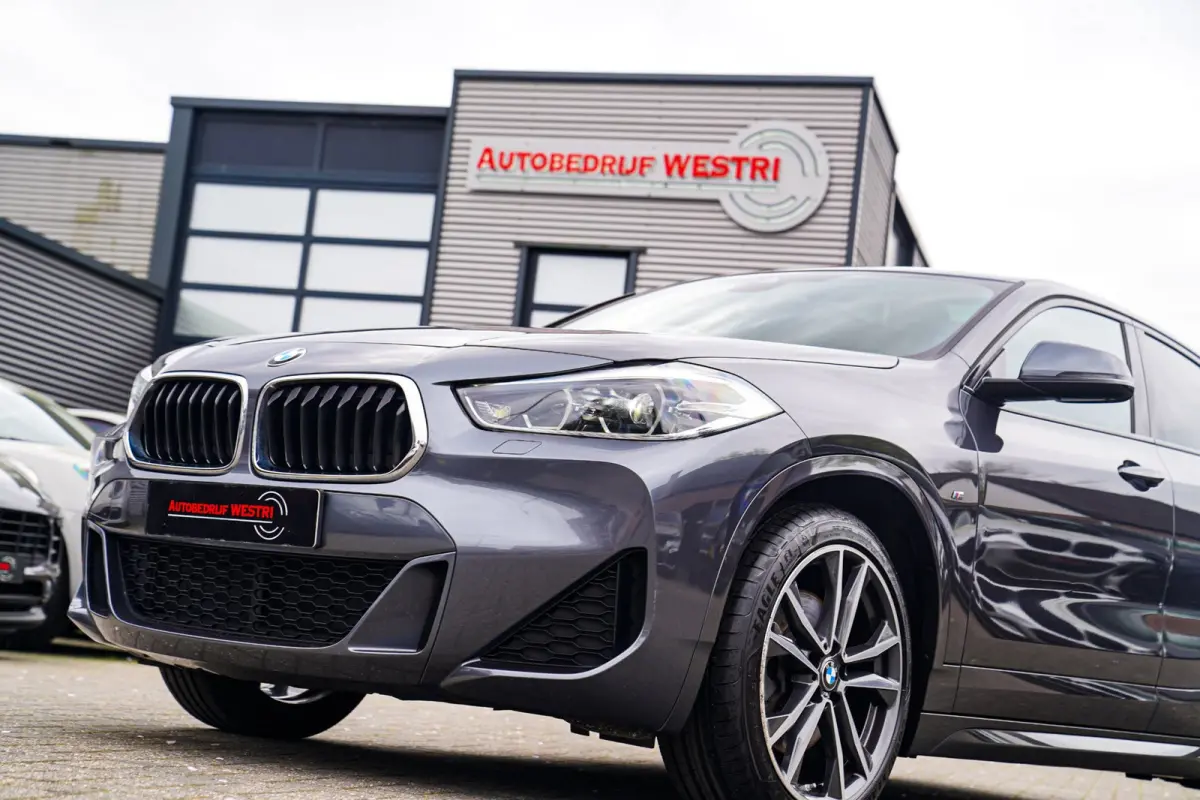 XDrive20i High Executive | Stoelverwarming | Panorama | Head Up Display | M Sport onderstel | M Sport pakket