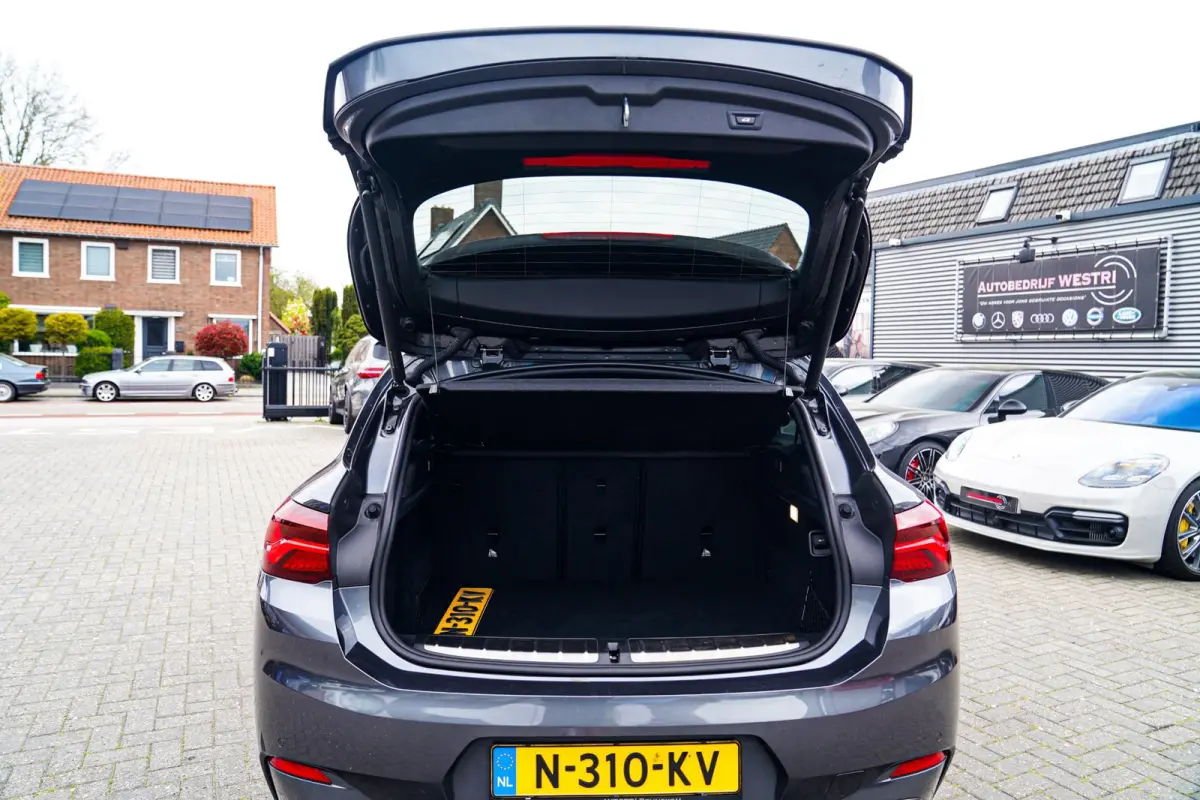 XDrive20i High Executive | Stoelverwarming | Panorama | Head Up Display | M Sport onderstel | M Sport pakket